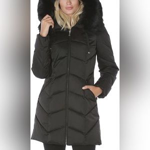 NWT Tahari fitted mid-length black puffer down jacket size small.